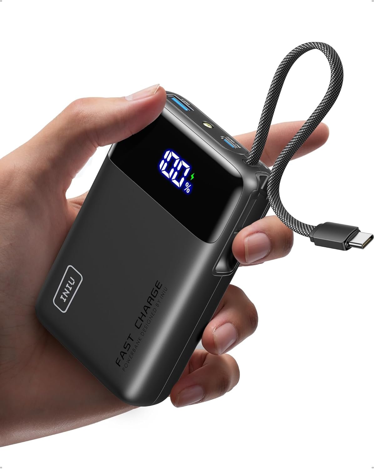 review-1-30 INIU Mini power bank held in a hand showing its pocket-size footprint